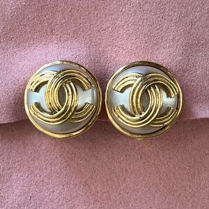 ⭐️ CHANEL Gold CC Logo Faux Pearl Clip-On Earrings Vintage